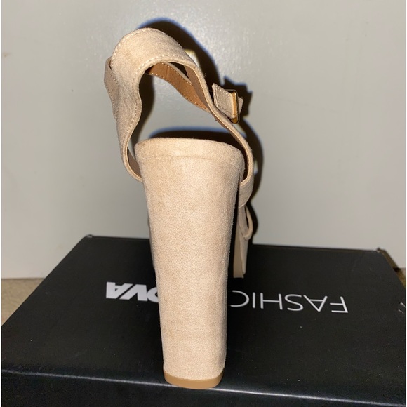 heels - Picture 8 of 11